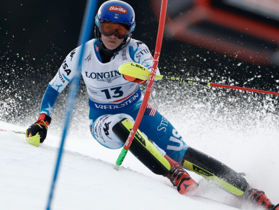 aksi-ekstrem-alpine-skiing-yang-bikin-nafas-tertahan