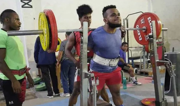 tips-gym-menghindari-cedera-saat-angkat-beban